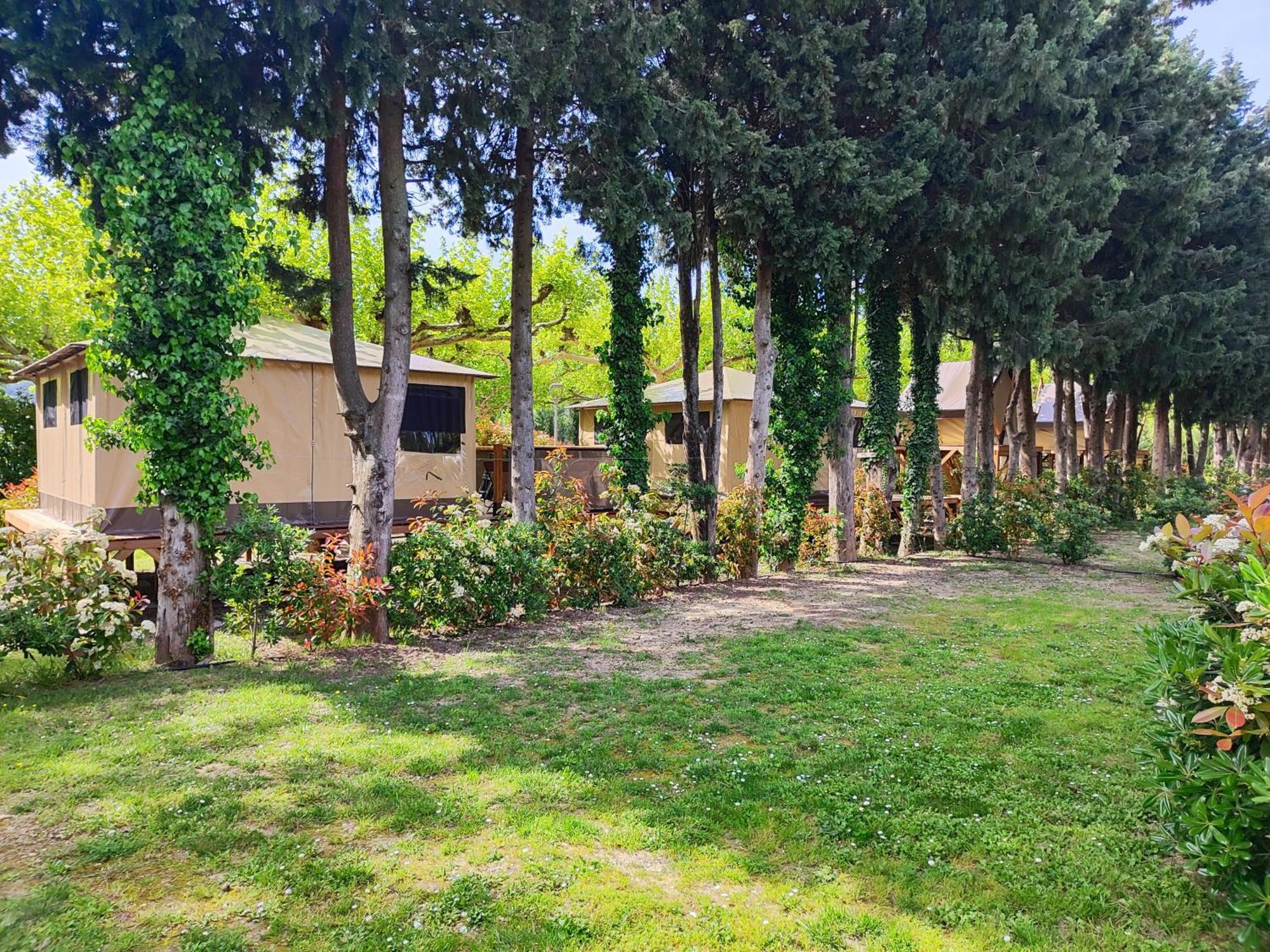 Camping Porte Des Alpilles By M.A Destination Glamping Saint-Étienne-du-Grès 外观 照片