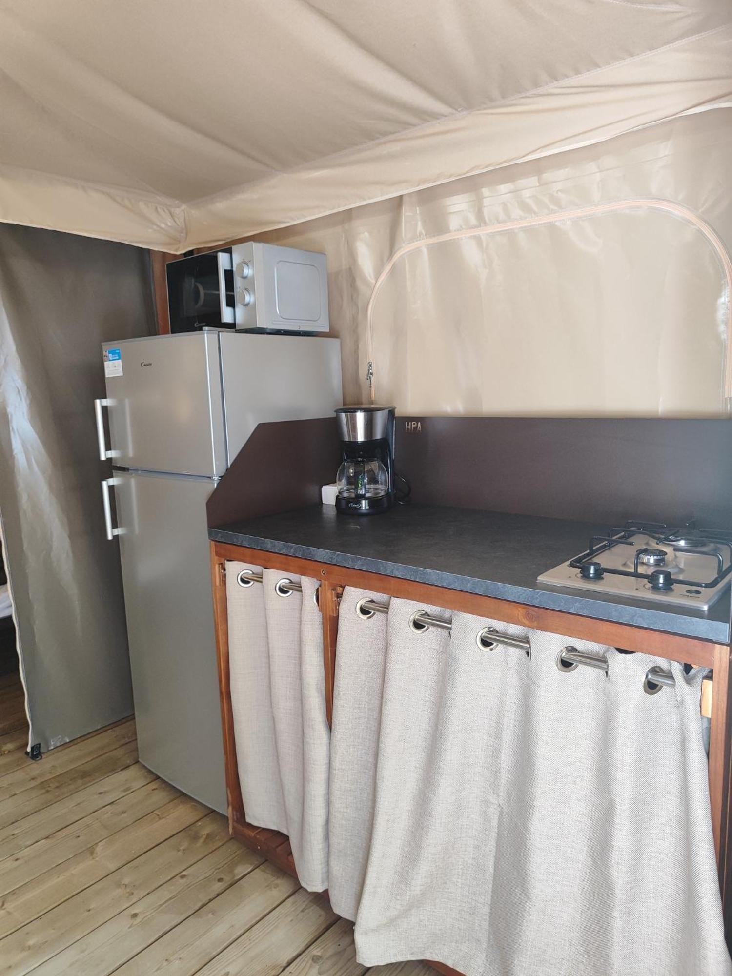 Camping Porte Des Alpilles By M.A Destination Glamping Saint-Étienne-du-Grès 外观 照片