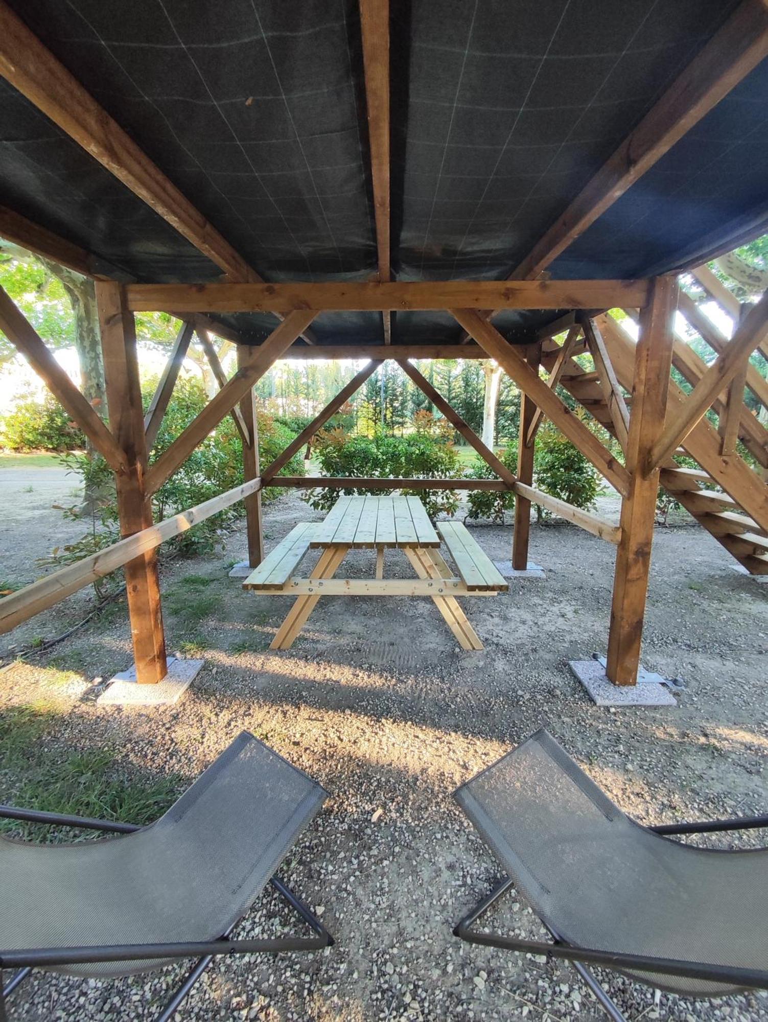 Camping Porte Des Alpilles By M.A Destination Glamping Saint-Étienne-du-Grès 外观 照片