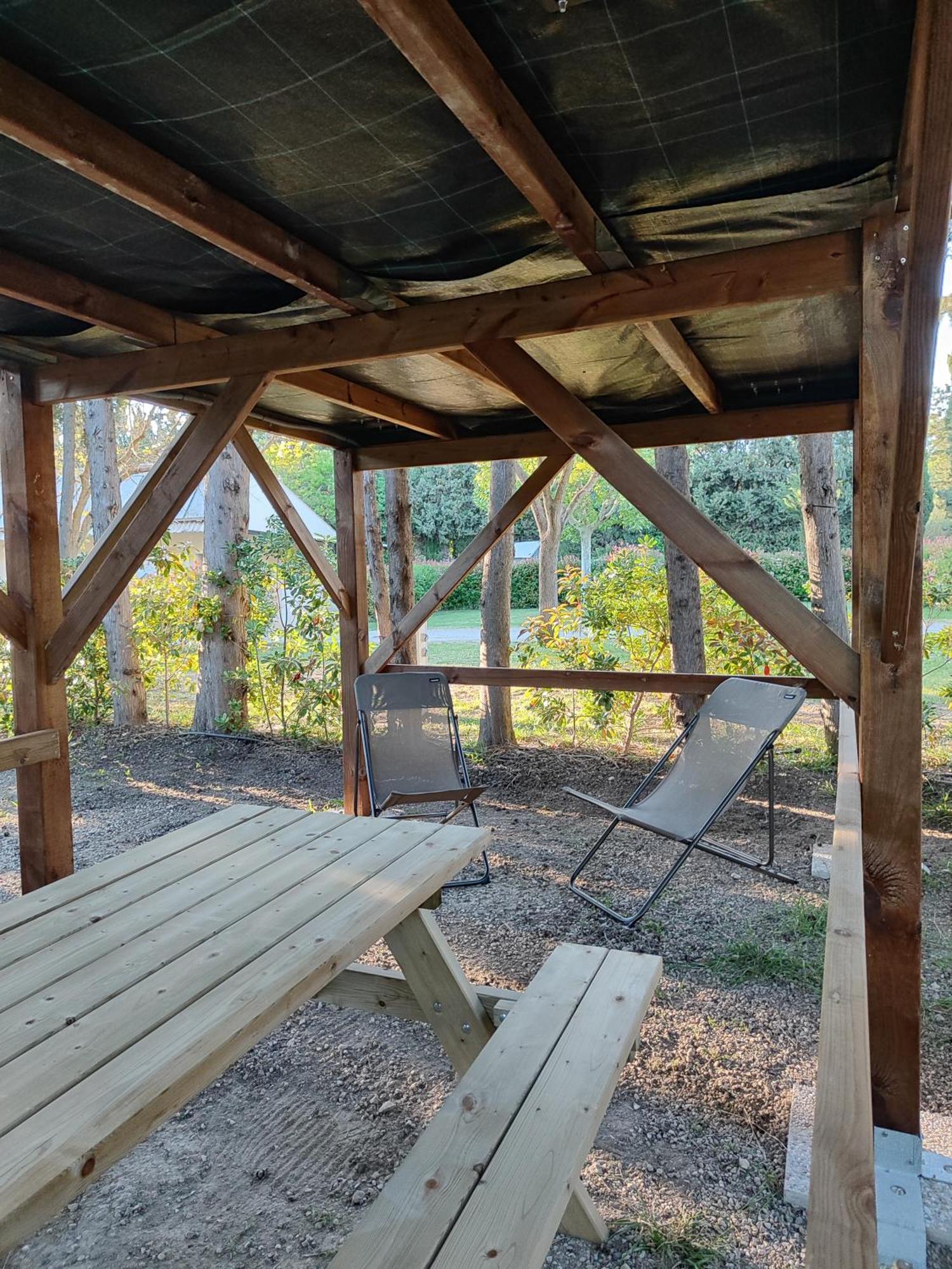 Camping Porte Des Alpilles By M.A Destination Glamping Saint-Étienne-du-Grès 外观 照片