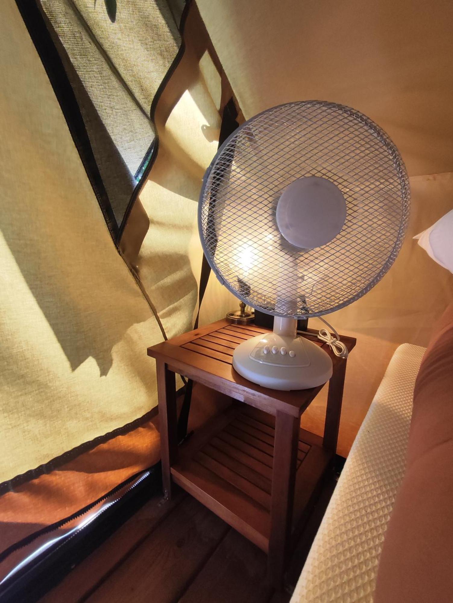 Camping Porte Des Alpilles By M.A Destination Glamping Saint-Étienne-du-Grès 外观 照片