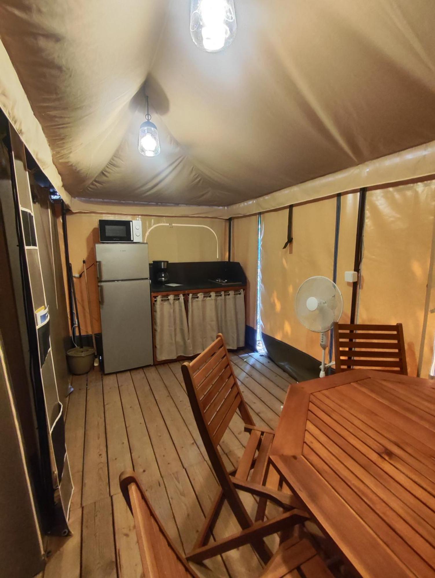 Camping Porte Des Alpilles By M.A Destination Glamping Saint-Étienne-du-Grès 外观 照片